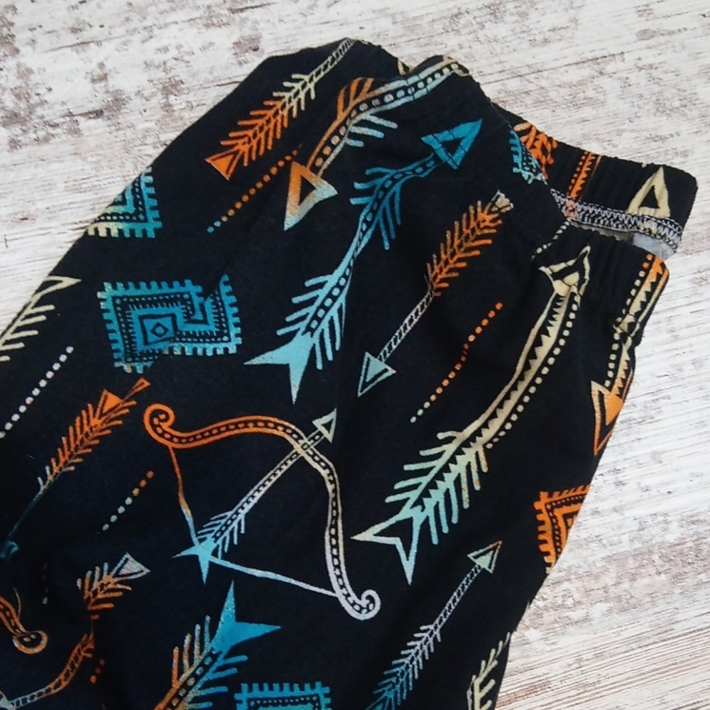 Hot Kiss Bow and Arrow Printed Leggings - Picture 8 of 8